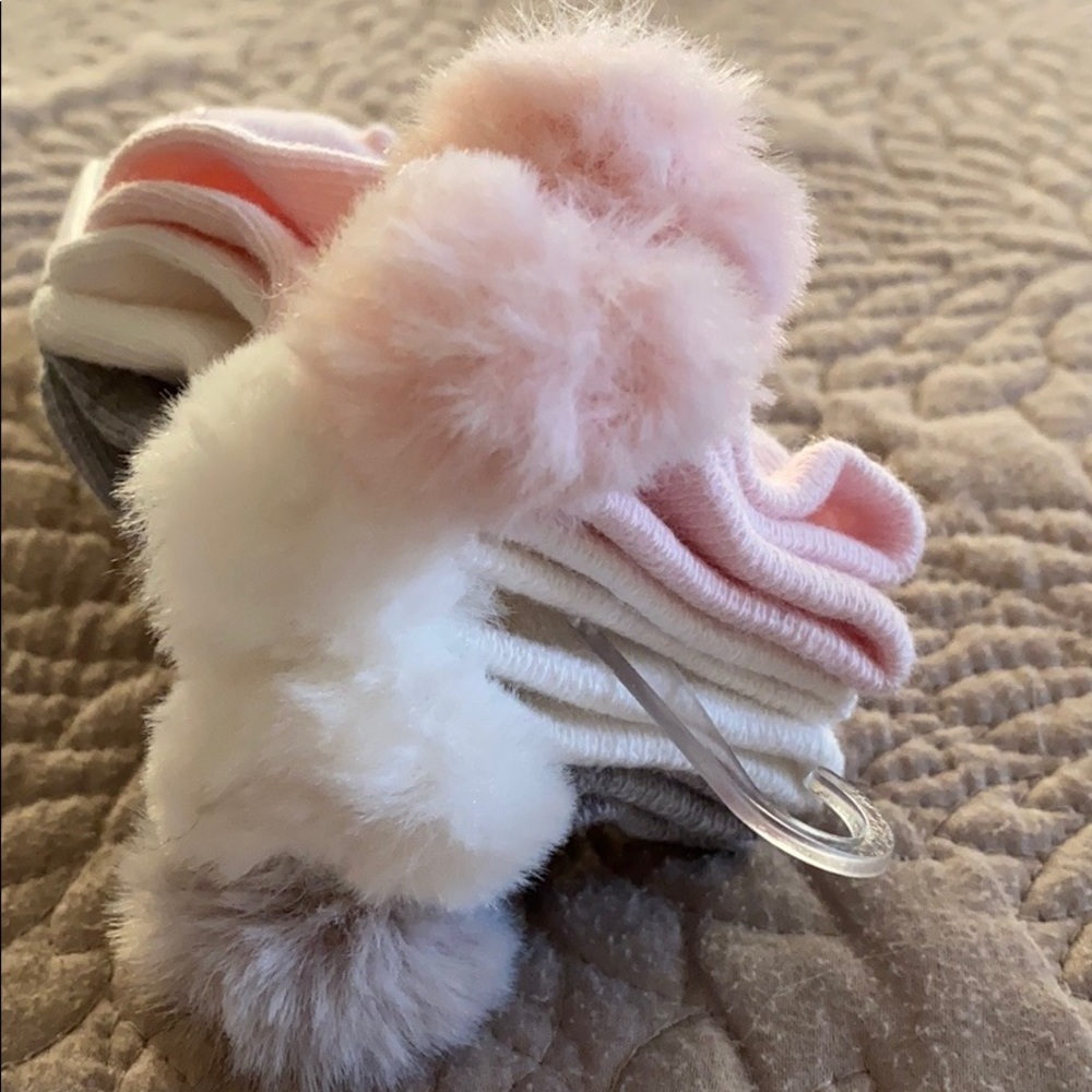 Carter’s 3 pack crew Pom Pom socks - Picture 4 of 7